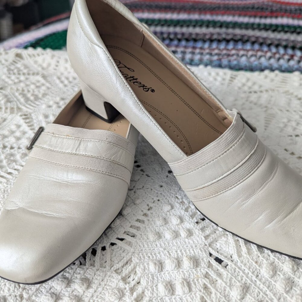 Trotters women shoes off white size 7.5 us